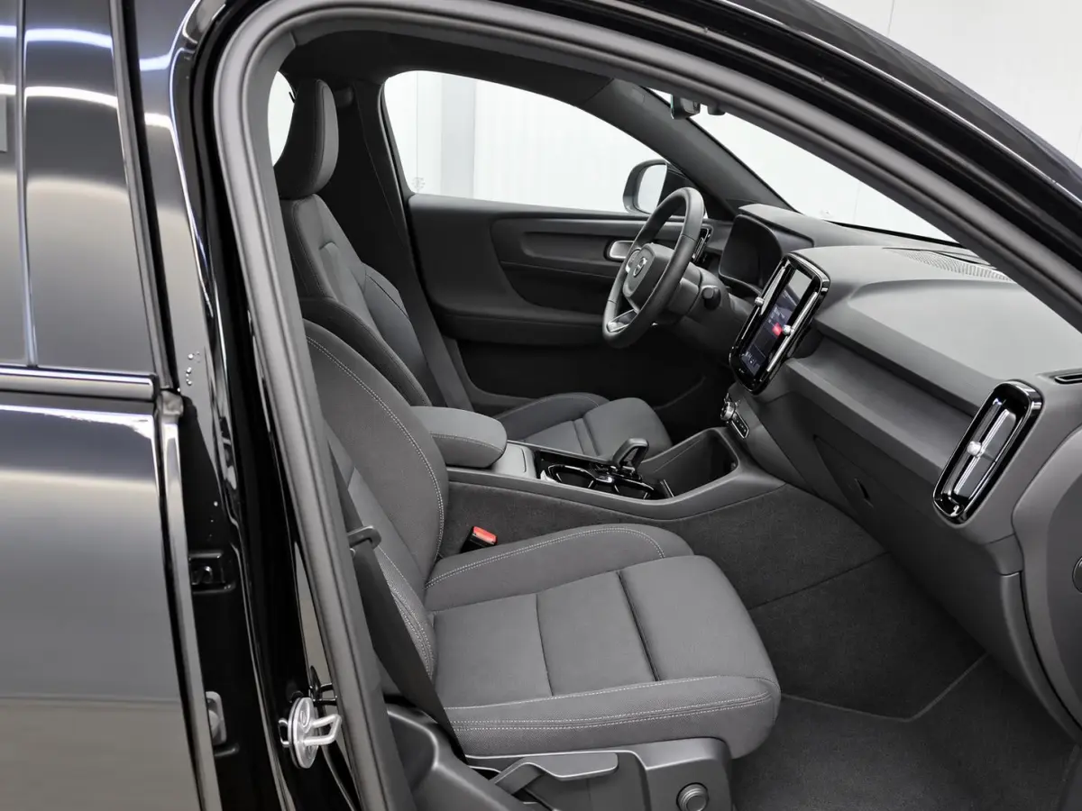 Recharge Plus 69 kWh SoH 95% Panoramadak Camera Apple Carplay Android Auto Navigatie Adaptive Cruise Control Warmtepomp Stoel- en stuurverwarming Keyless Entry Climate Control