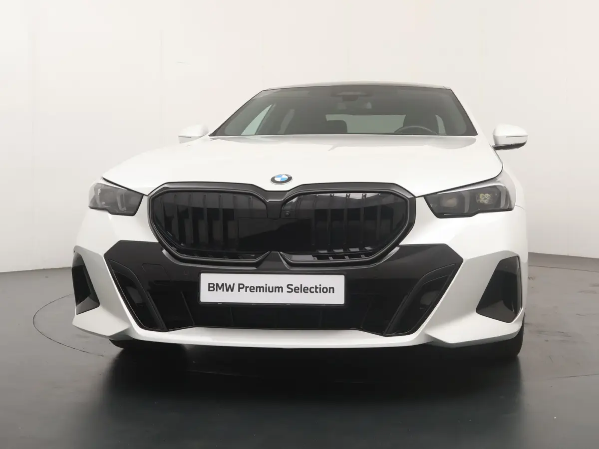 eDrive40 84 kWh M Sport Pro | Glazen Panoramadak | 21" Individual | Leder |  Stuur- & Stoelverwarming | Driving Assistant Professional | Harman Kardon | Head-Up | Stoelventilatie | Comfort A