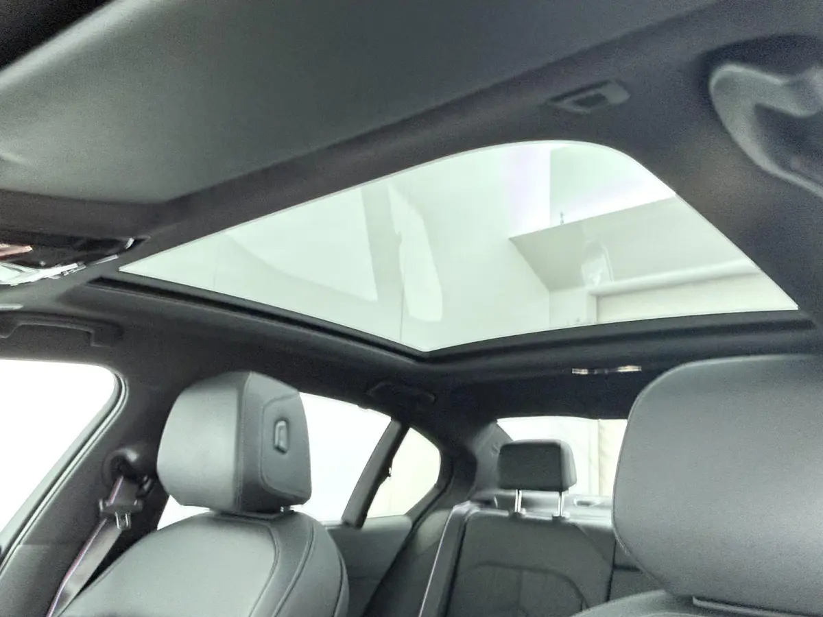 eDrive40 84 kWh M Sport Pro | Glazen Panoramadak | 21" Individual | Leder |  Stuur- & Stoelverwarming | Driving Assistant Professional | Harman Kardon | Head-Up | Stoelventilatie | Comfort A