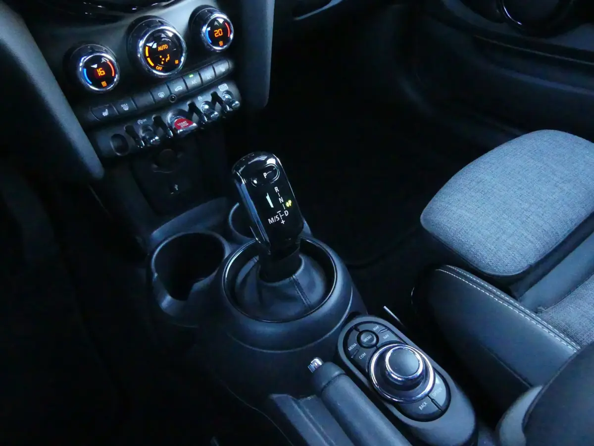 Automaat Carplay 17" Led Stoelverwarming Keyless