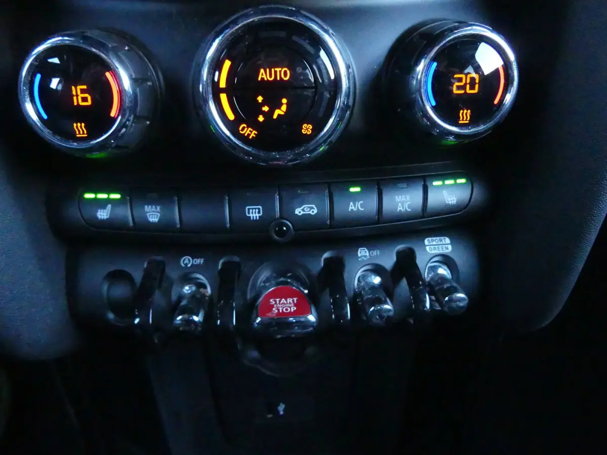 Automaat Carplay 17" Led Stoelverwarming Keyless