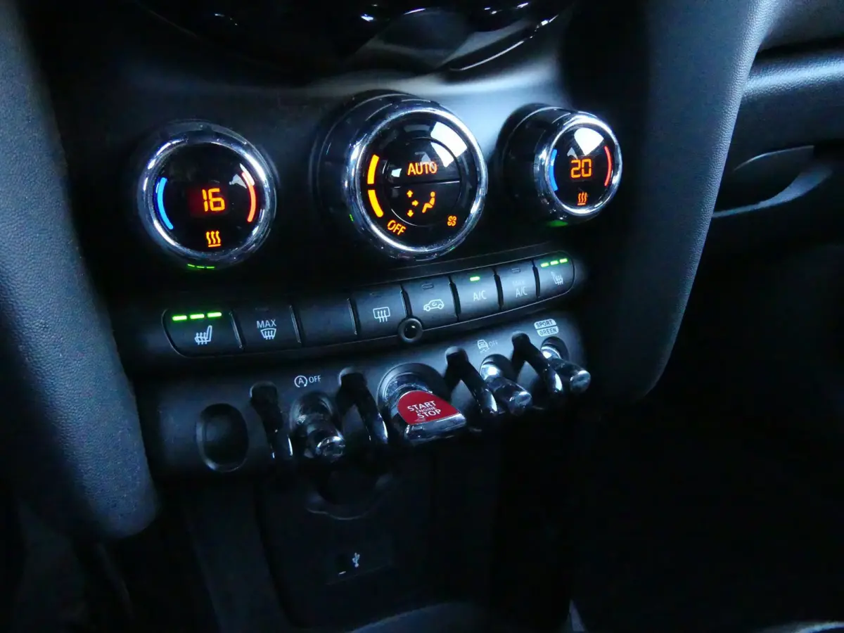Automaat Carplay 17" Led Stoelverwarming Keyless