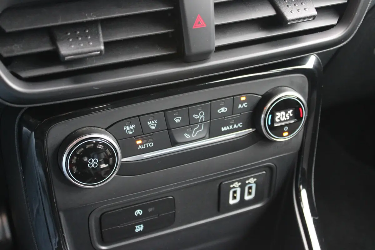 1.0 EcoBoost ST-Line | Trekhaak | Navi/Carplay/Android | Parkeersensoren |