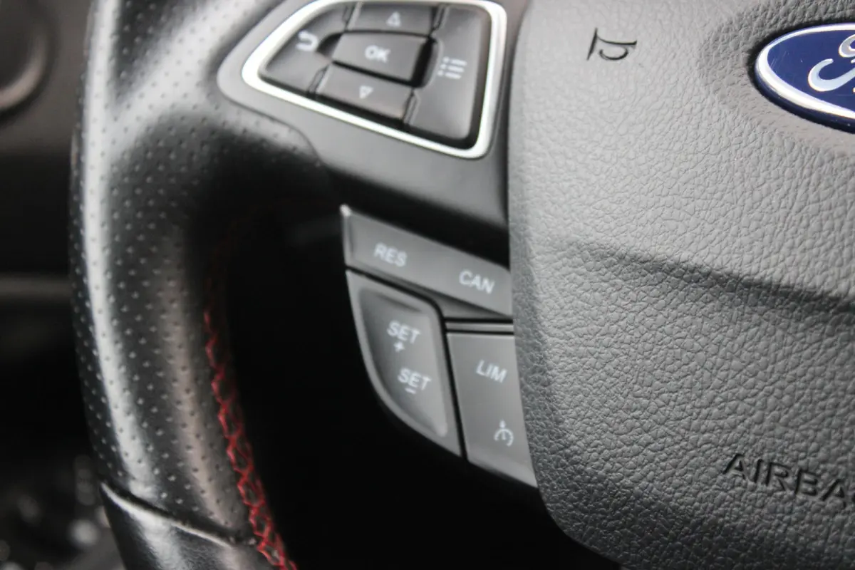 1.0 EcoBoost ST-Line | Trekhaak | Navi/Carplay/Android | Parkeersensoren |