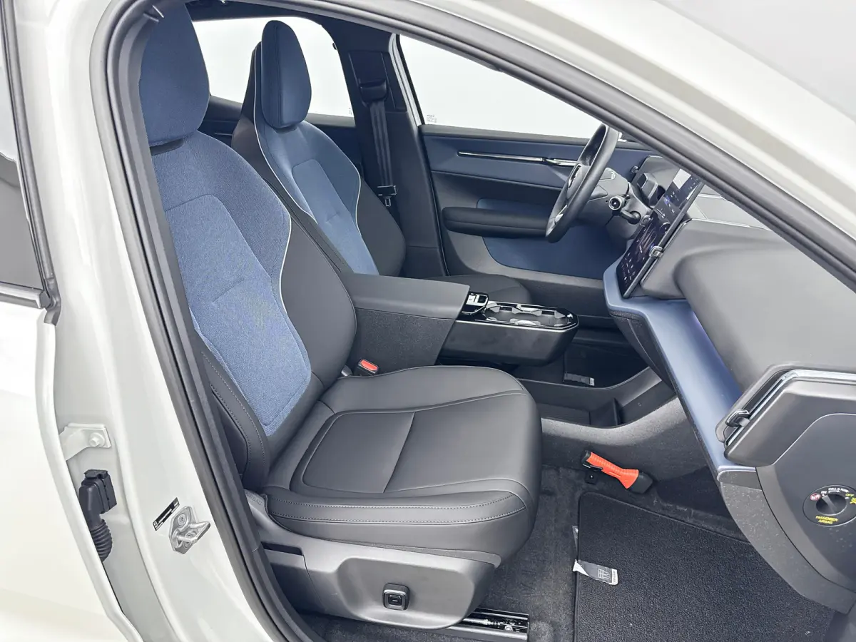 Single Motor Extended Range Plus Europa 69kWh | 19" Allseason | Stoel/Stuurverwarming | Elektr. verst. Stoelen | Harman Kardon | Adaptieve Cruise | BLIS | Parkeercamera