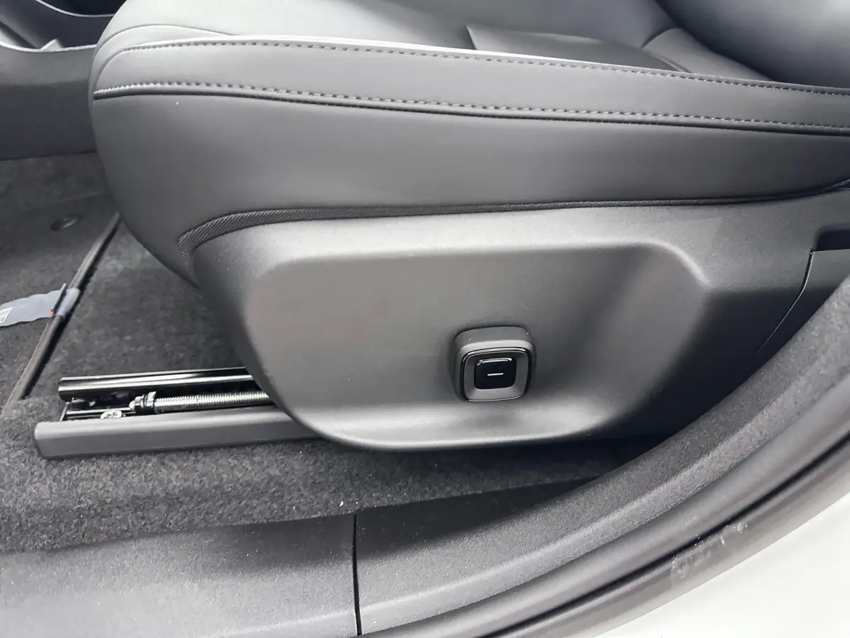 Single Motor Extended Range Plus Europa 69kWh | 19" Allseason | Stoel/Stuurverwarming | Elektr. verst. Stoelen | Harman Kardon | Adaptieve Cruise | BLIS | Parkeercamera