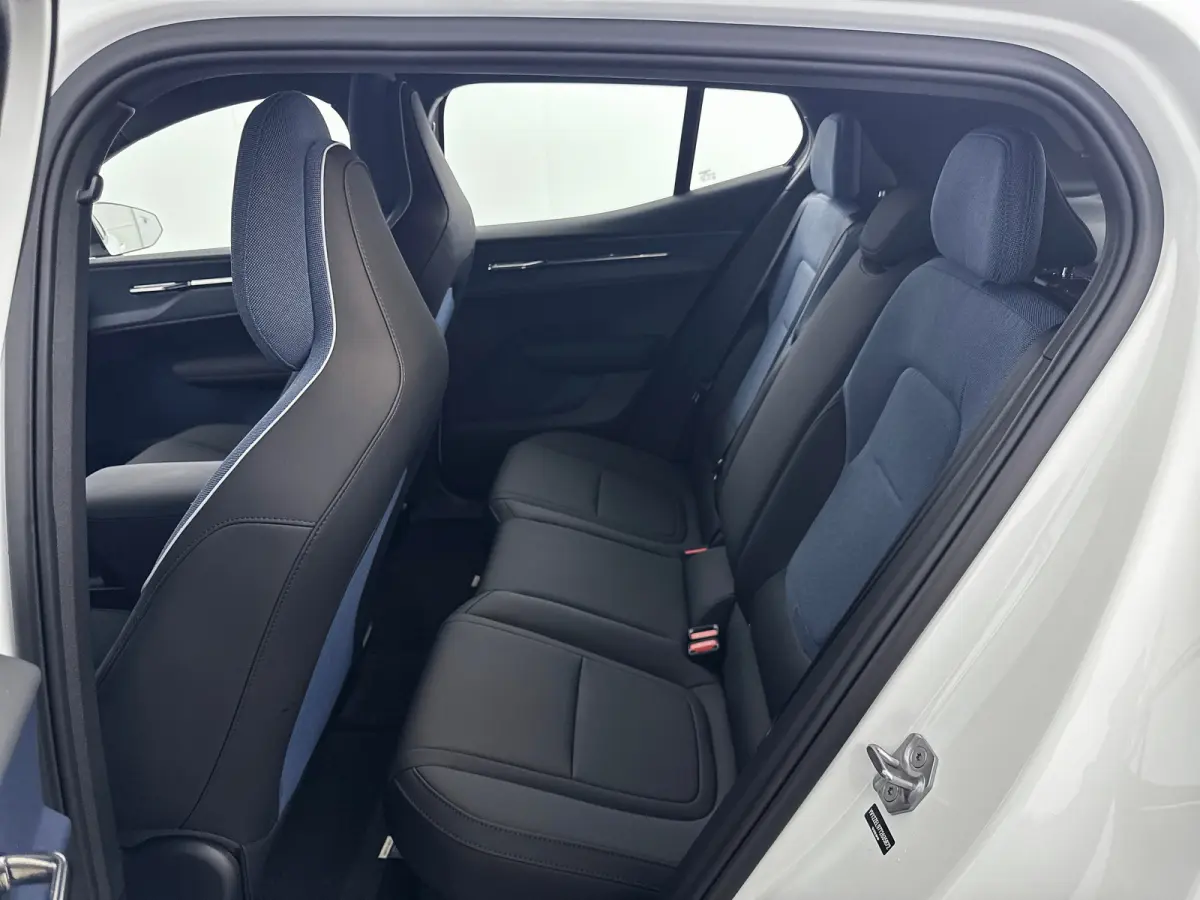 Single Motor Extended Range Plus Europa 69kWh | 19" Allseason | Stoel/Stuurverwarming | Elektr. verst. Stoelen | Harman Kardon | Adaptieve Cruise | BLIS | Parkeercamera