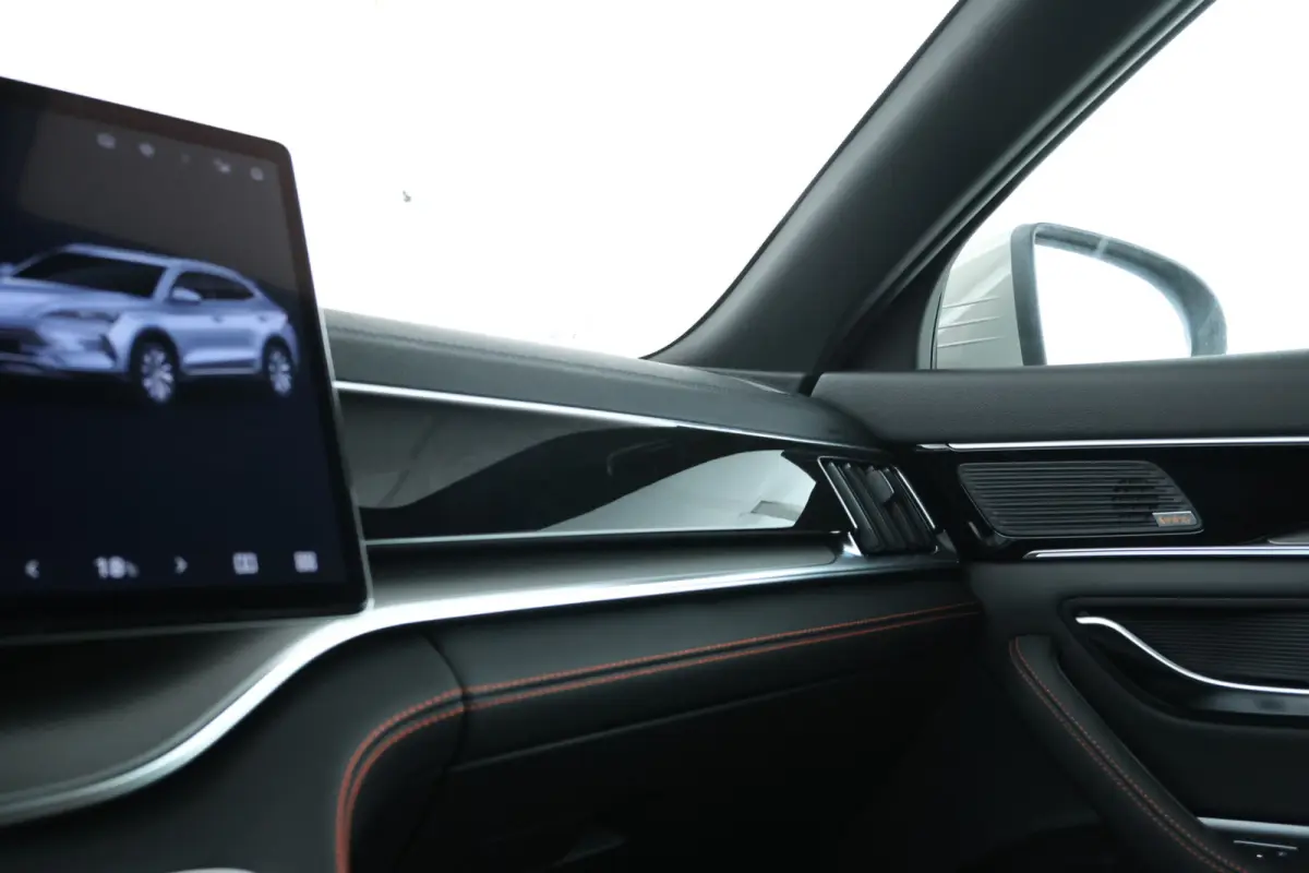 1.5 DM-i FWD Boost Plug in hybrid, Demo!