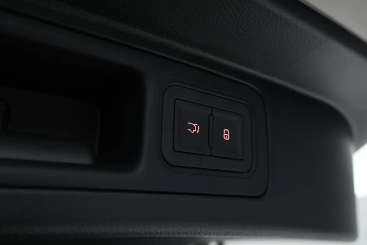 1.5 DM-i FWD Boost Plug in hybrid, Demo!