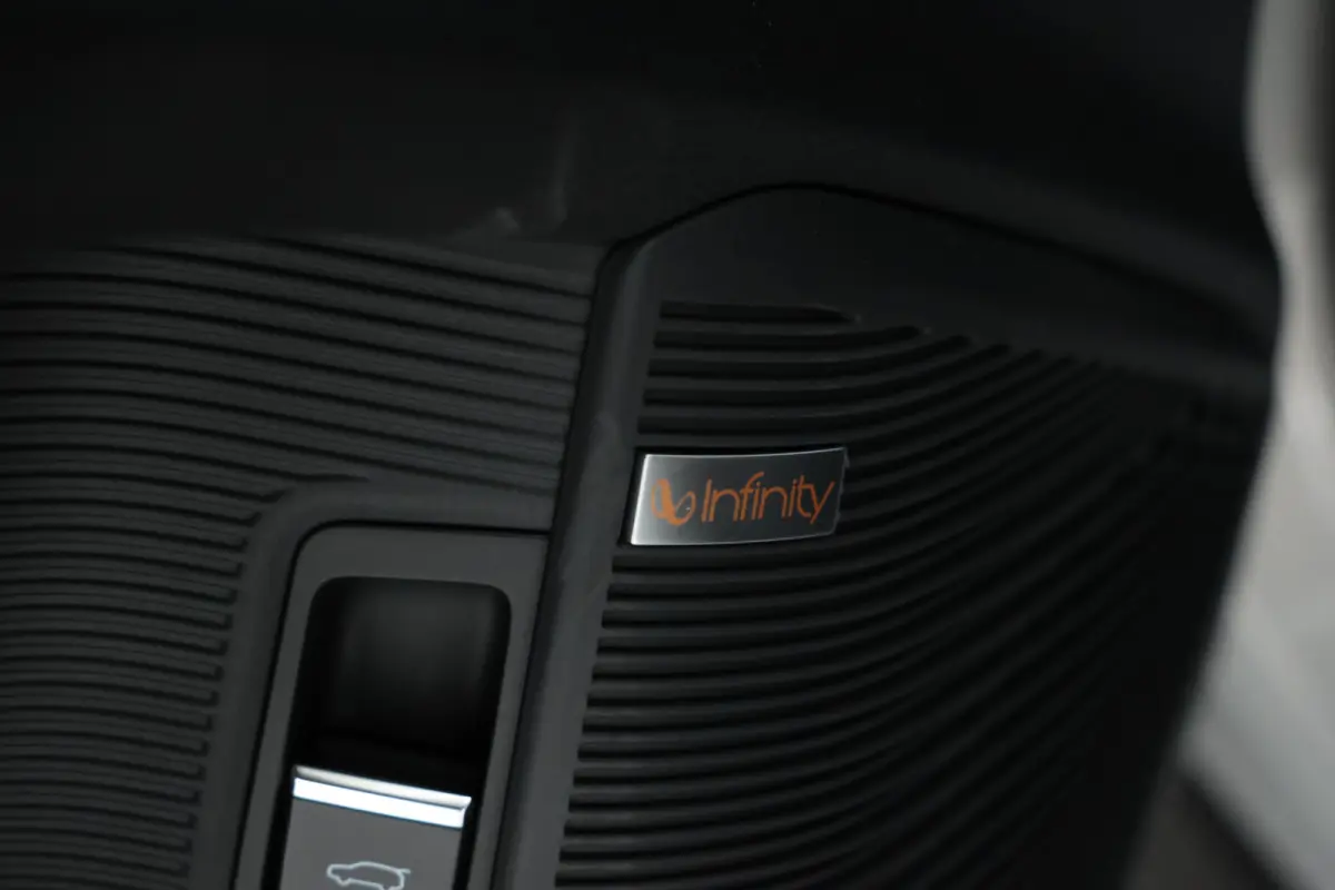 1.5 DM-i FWD Boost Plug in hybrid, Demo!