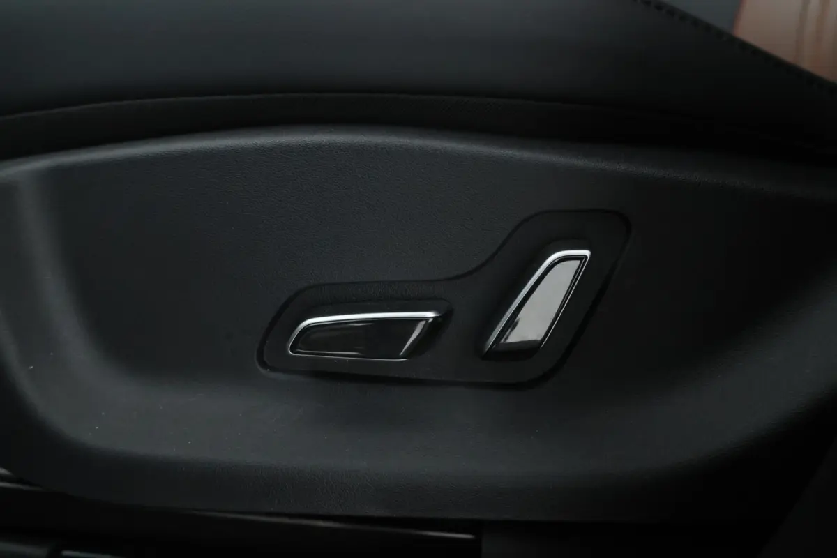1.5 DM-i FWD Boost Plug in hybrid, Demo!