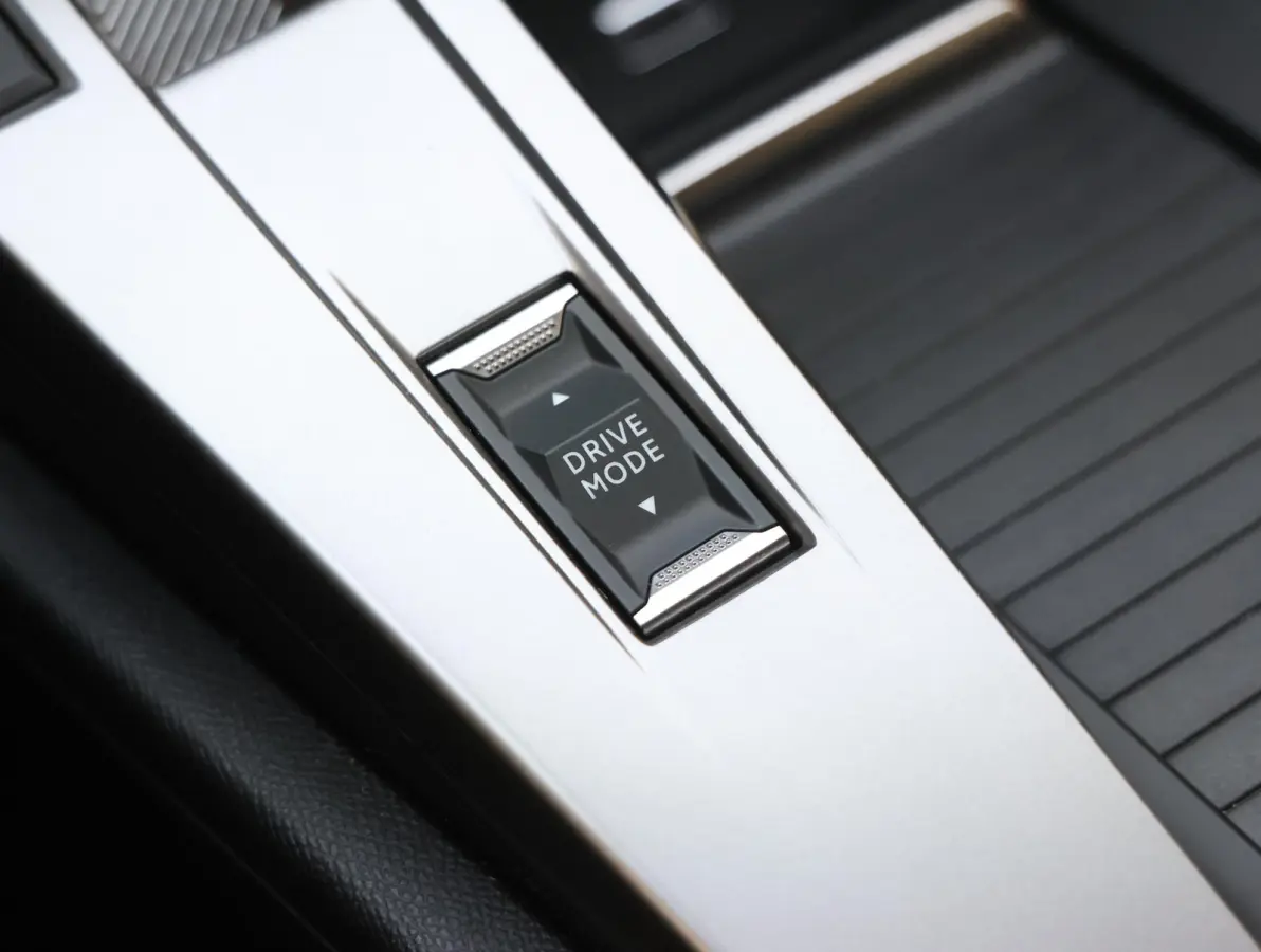 Allure Avantage Plug-in Hybrid 225 pk Automaat | AGR-stoel | Navigatie | Achteruitrijcamera | Stoelverwarming | Apple Carplay/ Android auto