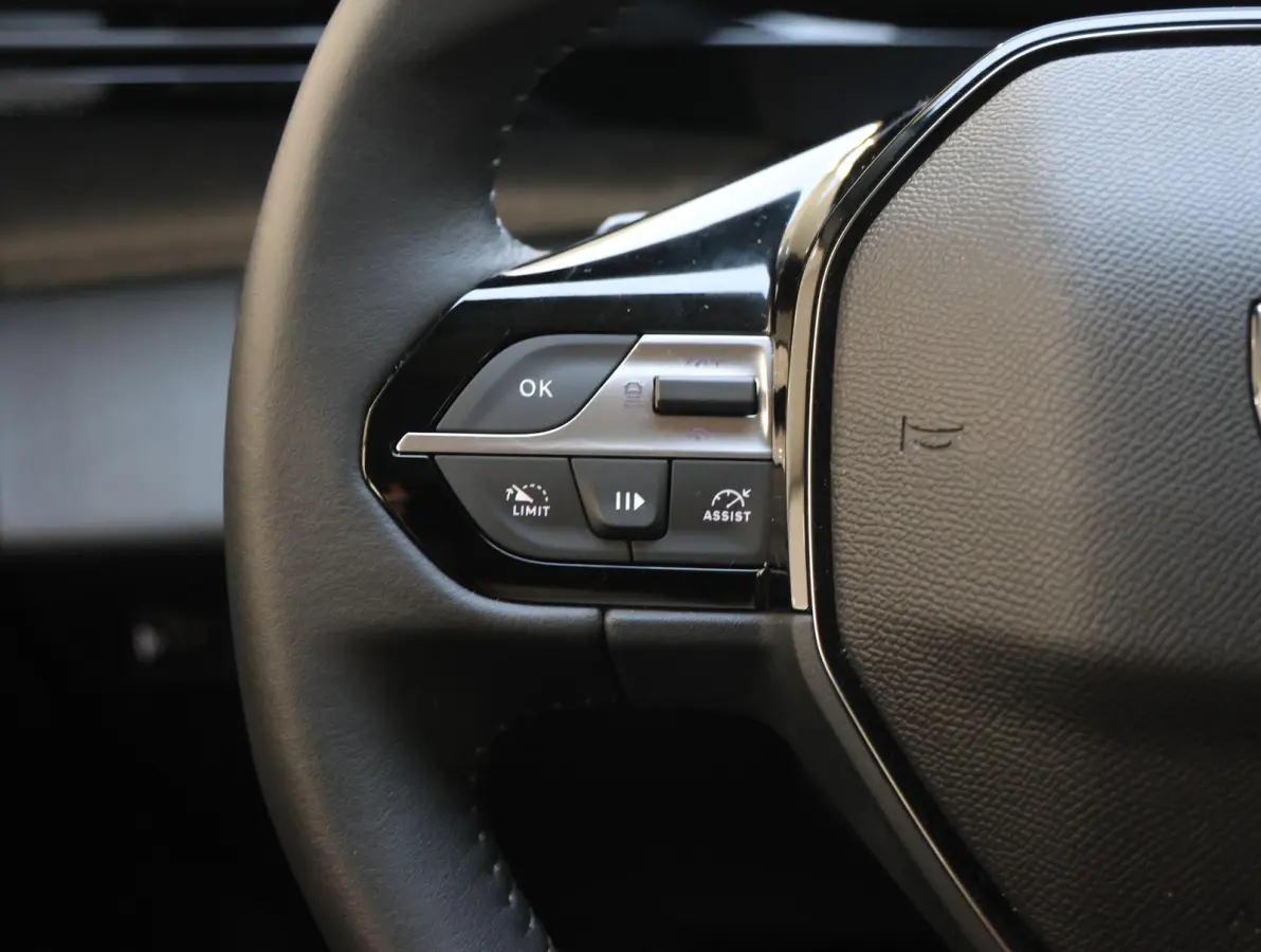 Allure Avantage Plug-in Hybrid 225 pk Automaat | AGR-stoel | Navigatie | Achteruitrijcamera | Stoelverwarming | Apple Carplay/ Android auto