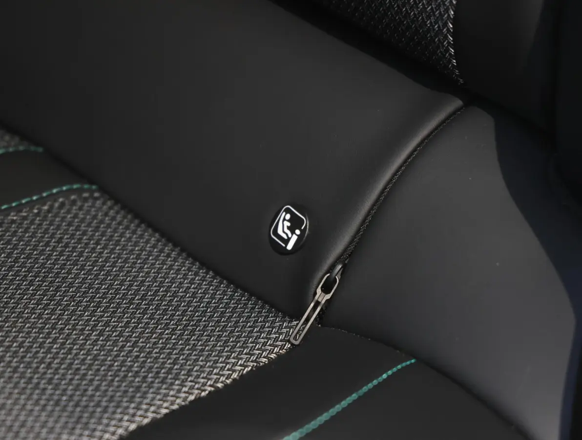 Allure Avantage Plug-in Hybrid 225 pk Automaat | AGR-stoel | Navigatie | Achteruitrijcamera | Stoelverwarming | Apple Carplay/ Android auto
