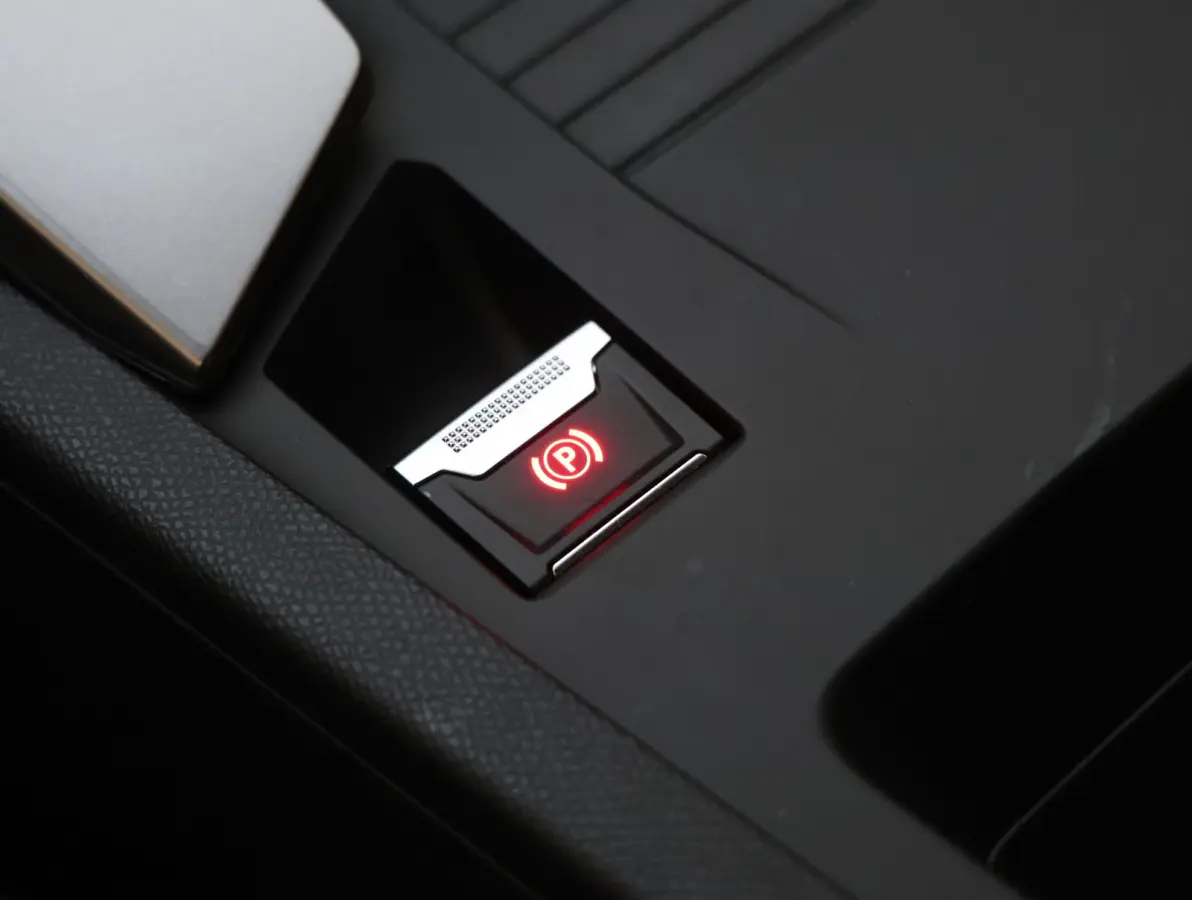 Allure Avantage Plug-in Hybrid 225 pk Automaat | AGR-stoel | Navigatie | Achteruitrijcamera | Stoelverwarming | Apple Carplay/ Android auto