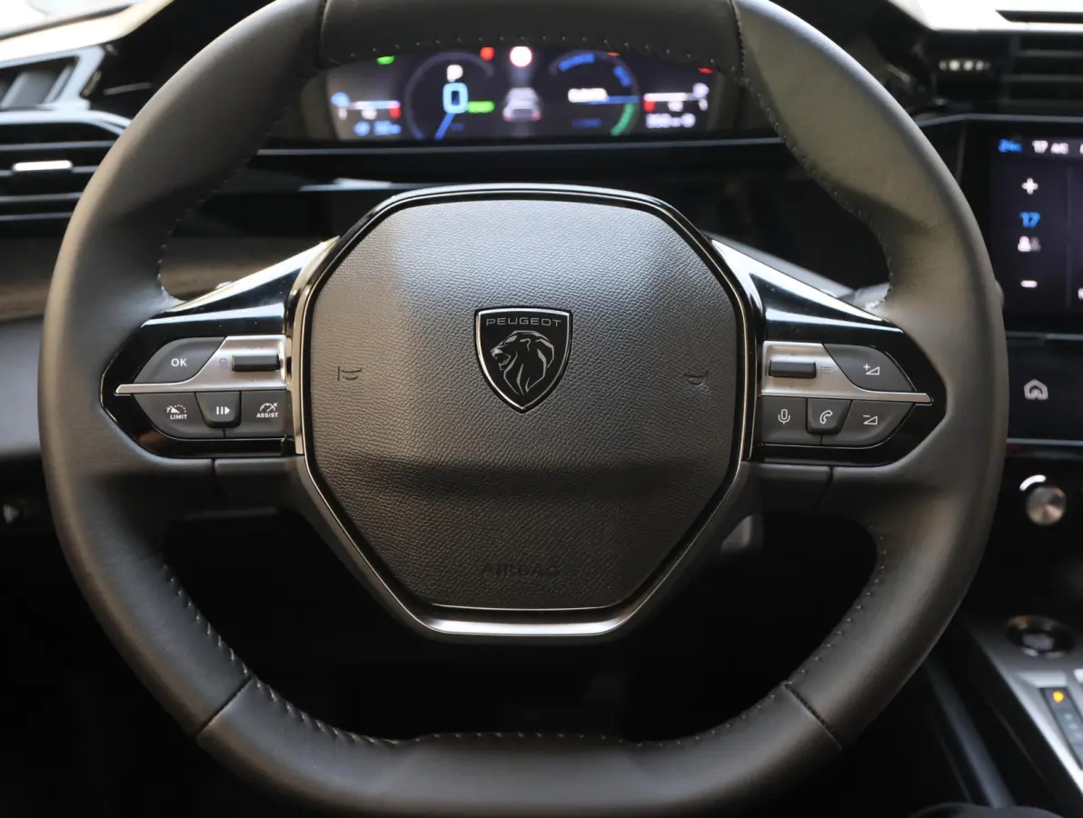 Allure Avantage Plug-in Hybrid 225 pk Automaat | AGR-stoel | Navigatie | Achteruitrijcamera | Stoelverwarming | Apple Carplay/ Android auto