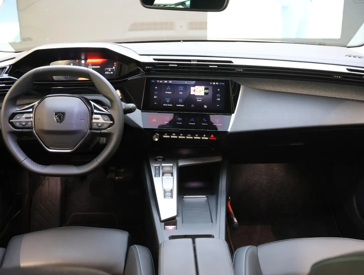 Allure Avantage Plug-in Hybrid 225 pk Automaat | AGR-stoel | Navigatie | Achteruitrijcamera | Stoelverwarming | Apple Carplay/ Android auto