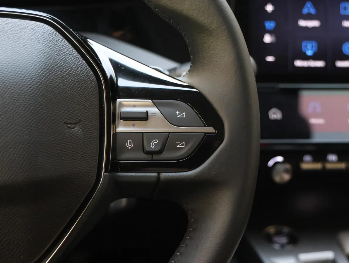 Allure Avantage Plug-in Hybrid 225 pk Automaat | AGR-stoel | Navigatie | Achteruitrijcamera | Stoelverwarming | Apple Carplay/ Android auto