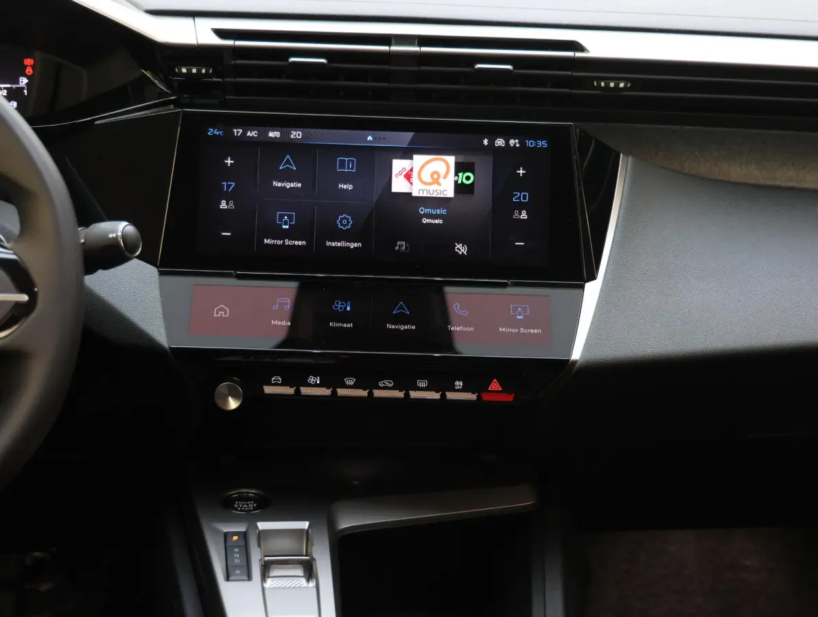 Allure Avantage Plug-in Hybrid 225 pk Automaat | AGR-stoel | Navigatie | Achteruitrijcamera | Stoelverwarming | Apple Carplay/ Android auto