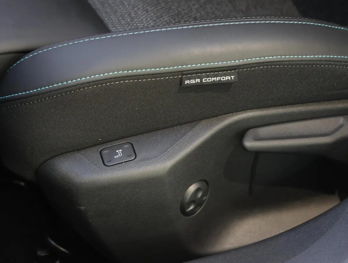 Allure Avantage Plug-in Hybrid 225 pk Automaat | AGR-stoel | Navigatie | Achteruitrijcamera | Stoelverwarming | Apple Carplay/ Android auto