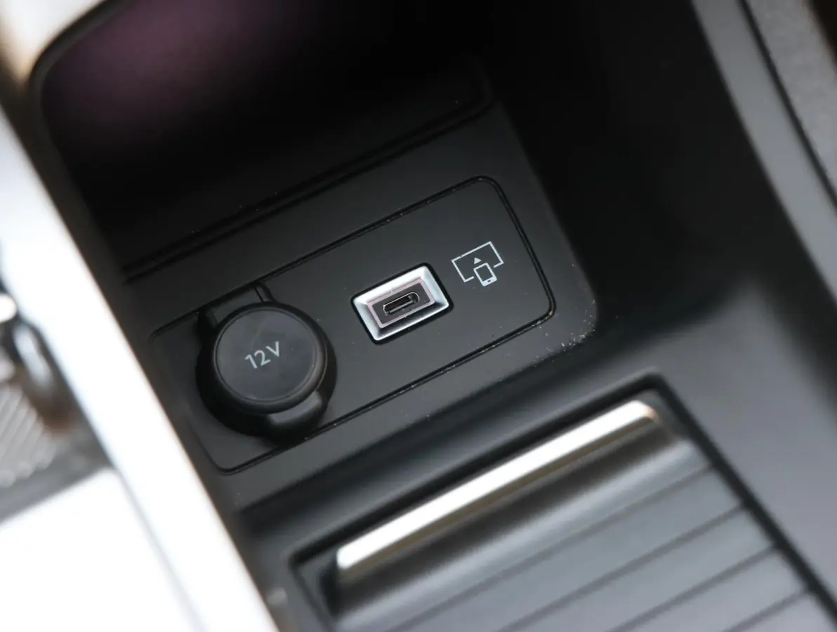 Allure Avantage Plug-in Hybrid 225 pk Automaat | AGR-stoel | Navigatie | Achteruitrijcamera | Stoelverwarming | Apple Carplay/ Android auto