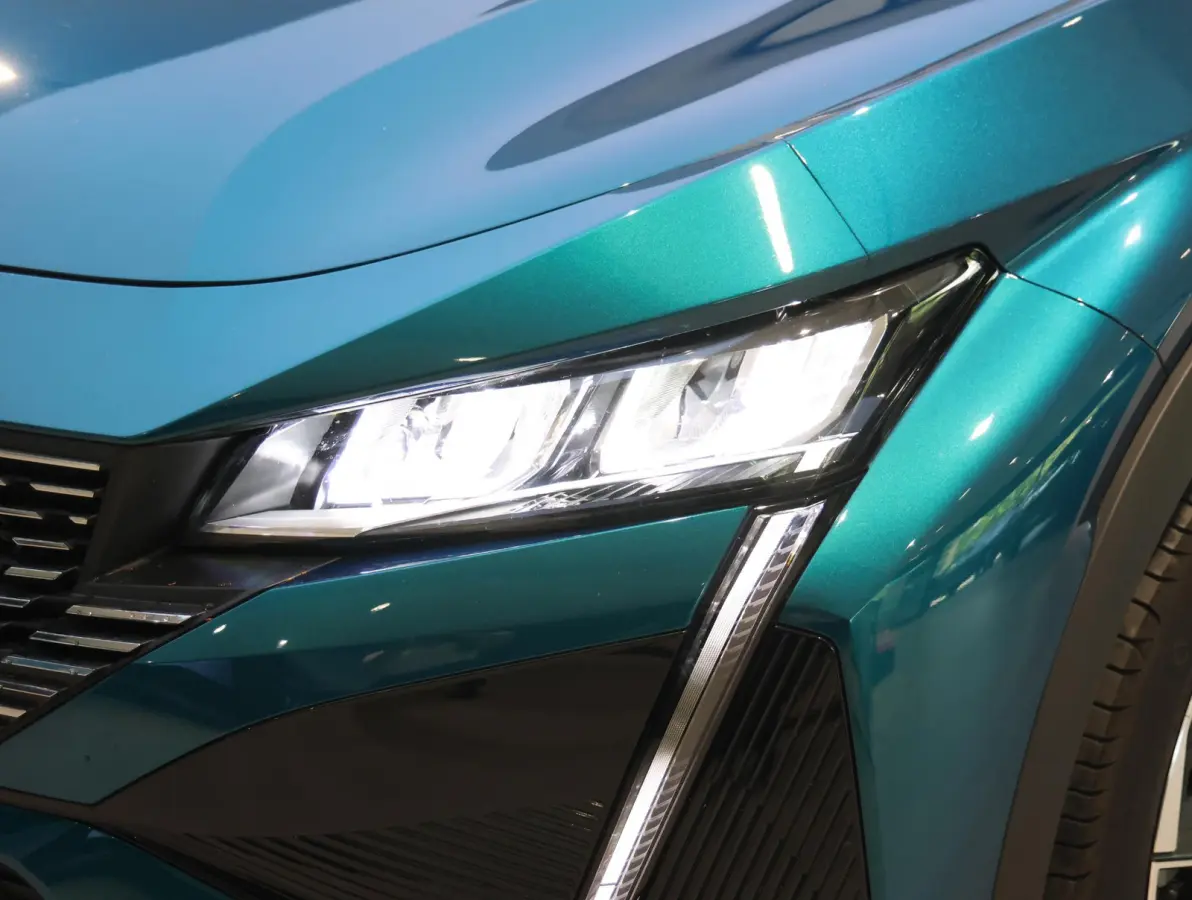 Allure Avantage Plug-in Hybrid 225 pk Automaat | AGR-stoel | Navigatie | Achteruitrijcamera | Stoelverwarming | Apple Carplay/ Android auto