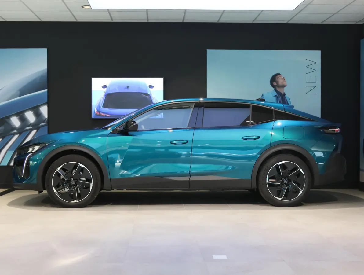 Allure Avantage Plug-in Hybrid 225 pk Automaat | AGR-stoel | Navigatie | Achteruitrijcamera | Stoelverwarming | Apple Carplay/ Android auto