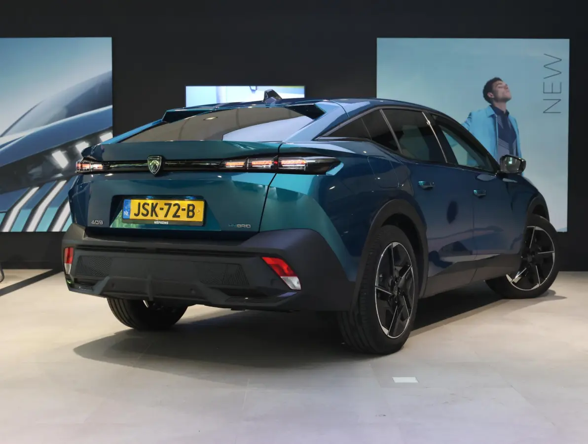 Allure Avantage Plug-in Hybrid 225 pk Automaat | AGR-stoel | Navigatie | Achteruitrijcamera | Stoelverwarming | Apple Carplay/ Android auto