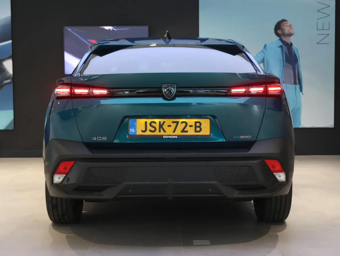 Allure Avantage Plug-in Hybrid 225 pk Automaat | AGR-stoel | Navigatie | Achteruitrijcamera | Stoelverwarming | Apple Carplay/ Android auto