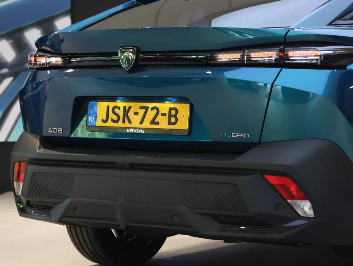 Allure Avantage Plug-in Hybrid 225 pk Automaat | AGR-stoel | Navigatie | Achteruitrijcamera | Stoelverwarming | Apple Carplay/ Android auto