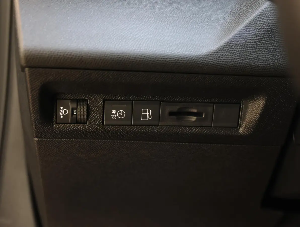 Allure Avantage Plug-in Hybrid 225 pk Automaat | AGR-stoel | Navigatie | Achteruitrijcamera | Stoelverwarming | Apple Carplay/ Android auto