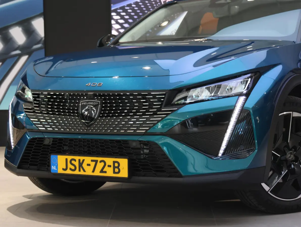 Allure Avantage Plug-in Hybrid 225 pk Automaat | AGR-stoel | Navigatie | Achteruitrijcamera | Stoelverwarming | Apple Carplay/ Android auto