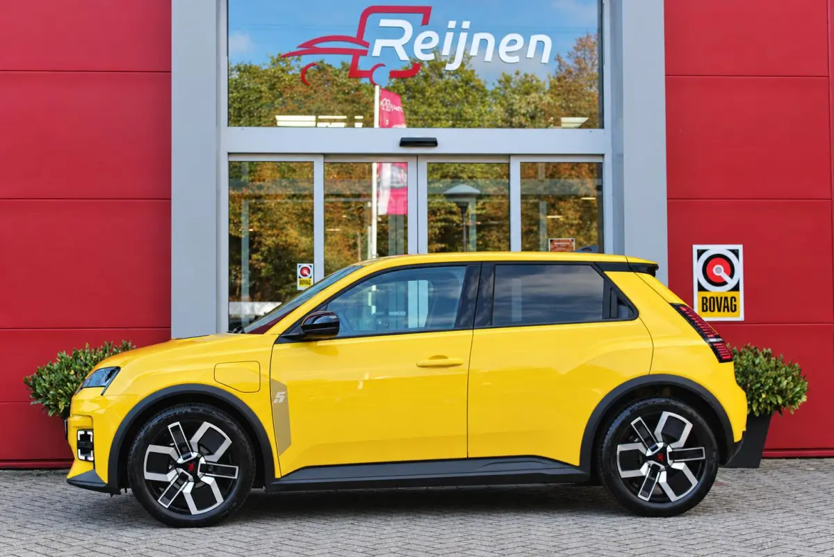 COMFORT RANGE TECHNO 150PK 52 kWh *NIEUWE AUTO!* | PACK WINTER TECHNO: (ELEKTRISCH VERWARMBARE VOORSTOELEN, ELEKTRISCH VERWARMBAAR STUURWIEL, BESTUUDERSSTOEL MET ELEKTRSCH VERSTELBARE LENDES