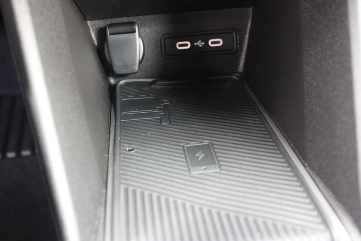 COMFORT RANGE TECHNO 150PK 52 kWh *NIEUWE AUTO!* | PACK WINTER TECHNO: (ELEKTRISCH VERWARMBARE VOORSTOELEN, ELEKTRISCH VERWARMBAAR STUURWIEL, BESTUUDERSSTOEL MET ELEKTRSCH VERSTELBARE LENDES