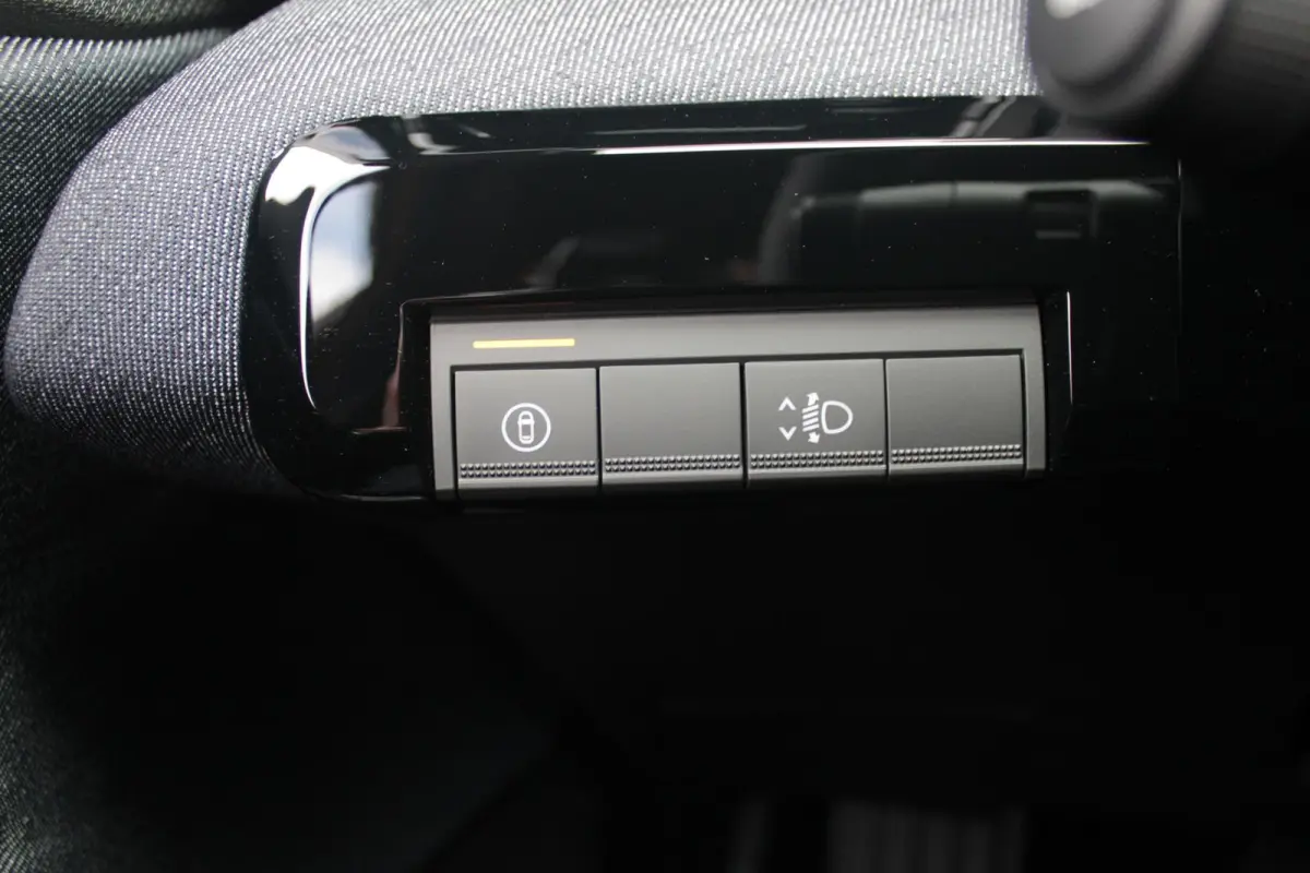 COMFORT RANGE TECHNO 150PK 52 kWh *NIEUWE AUTO!* | PACK WINTER TECHNO: (ELEKTRISCH VERWARMBARE VOORSTOELEN, ELEKTRISCH VERWARMBAAR STUURWIEL, BESTUUDERSSTOEL MET ELEKTRSCH VERSTELBARE LENDES