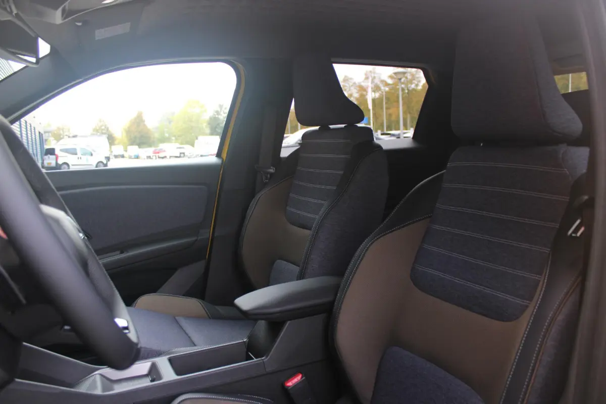 COMFORT RANGE TECHNO 150PK 52 kWh *NIEUWE AUTO!* | PACK WINTER TECHNO: (ELEKTRISCH VERWARMBARE VOORSTOELEN, ELEKTRISCH VERWARMBAAR STUURWIEL, BESTUUDERSSTOEL MET ELEKTRSCH VERSTELBARE LENDES