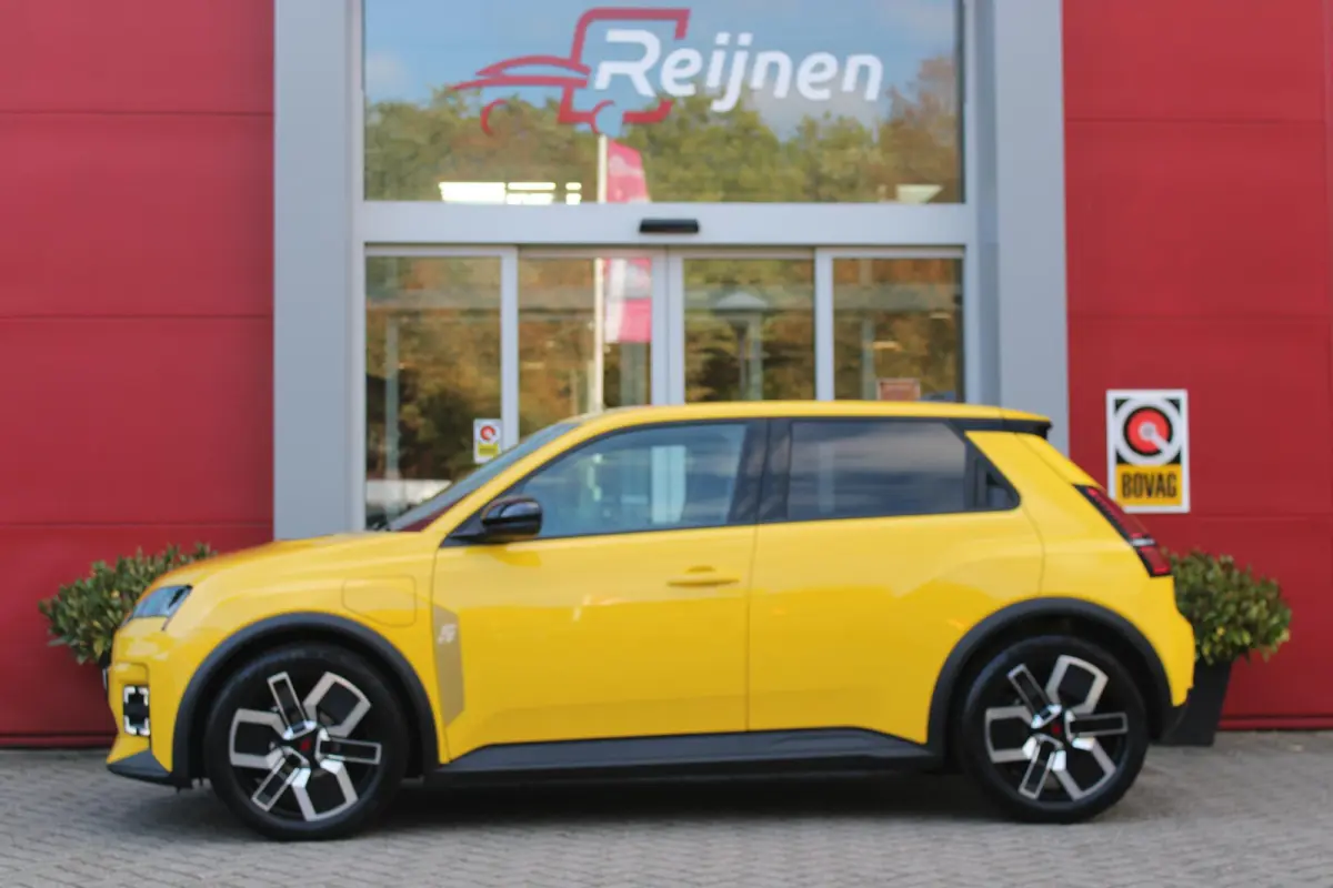 COMFORT RANGE TECHNO 150PK 52 kWh *NIEUWE AUTO!* | PACK WINTER TECHNO: (ELEKTRISCH VERWARMBARE VOORSTOELEN, ELEKTRISCH VERWARMBAAR STUURWIEL, BESTUUDERSSTOEL MET ELEKTRSCH VERSTELBARE LENDES