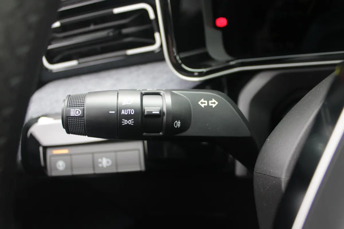 COMFORT RANGE TECHNO 150PK 52 kWh *NIEUWE AUTO!* | PACK WINTER TECHNO: (ELEKTRISCH VERWARMBARE VOORSTOELEN, ELEKTRISCH VERWARMBAAR STUURWIEL, BESTUUDERSSTOEL MET ELEKTRSCH VERSTELBARE LENDES