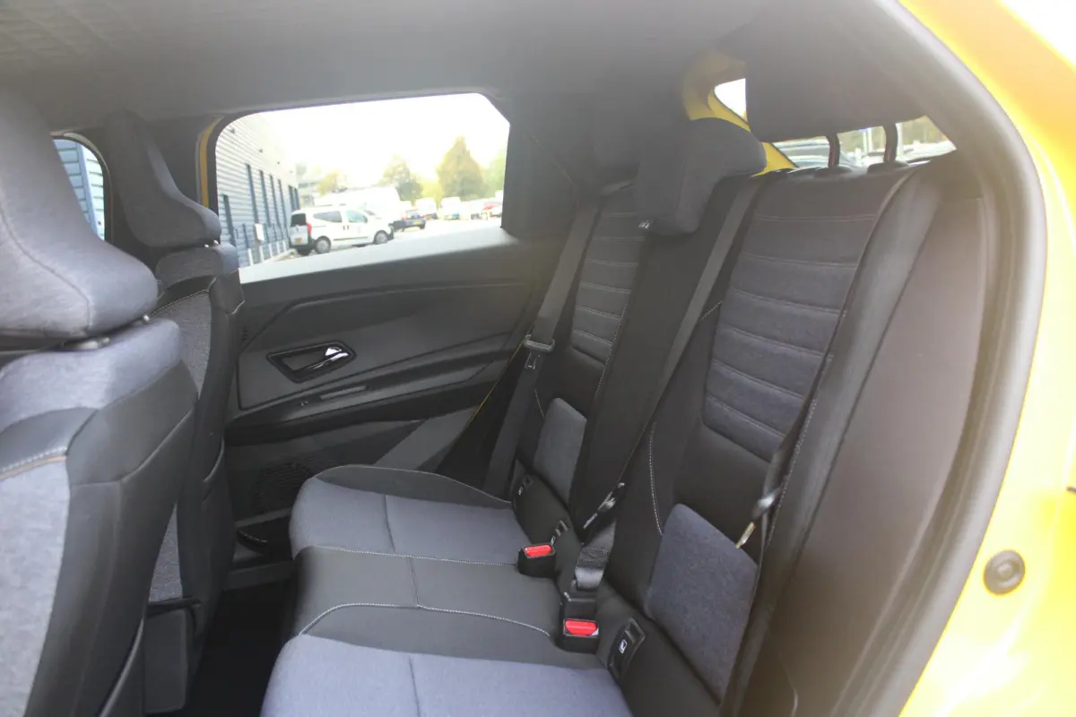 COMFORT RANGE TECHNO 150PK 52 kWh *NIEUWE AUTO!* | PACK WINTER TECHNO: (ELEKTRISCH VERWARMBARE VOORSTOELEN, ELEKTRISCH VERWARMBAAR STUURWIEL, BESTUUDERSSTOEL MET ELEKTRSCH VERSTELBARE LENDES
