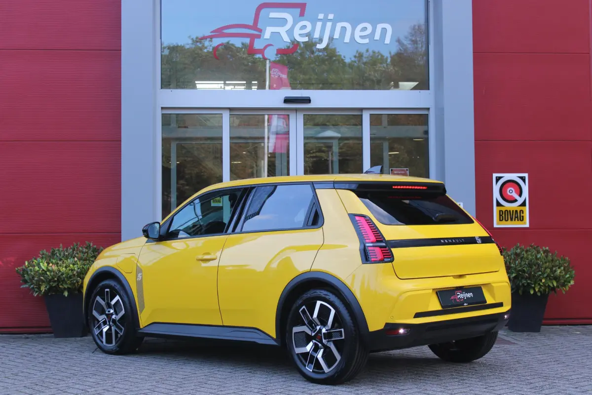 COMFORT RANGE TECHNO 150PK 52 kWh *NIEUWE AUTO!* | PACK WINTER TECHNO: (ELEKTRISCH VERWARMBARE VOORSTOELEN, ELEKTRISCH VERWARMBAAR STUURWIEL, BESTUUDERSSTOEL MET ELEKTRSCH VERSTELBARE LENDES