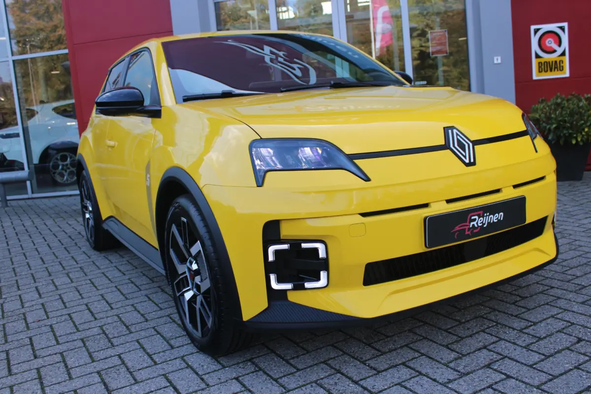 COMFORT RANGE TECHNO 150PK 52 kWh *NIEUWE AUTO!* | PACK WINTER TECHNO: (ELEKTRISCH VERWARMBARE VOORSTOELEN, ELEKTRISCH VERWARMBAAR STUURWIEL, BESTUUDERSSTOEL MET ELEKTRSCH VERSTELBARE LENDES