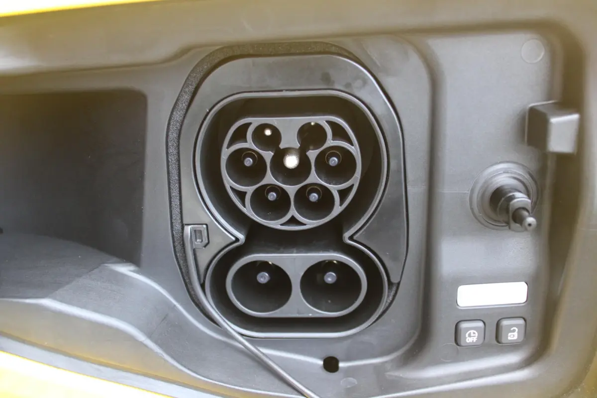 COMFORT RANGE TECHNO 150PK 52 kWh *NIEUWE AUTO!* | PACK WINTER TECHNO: (ELEKTRISCH VERWARMBARE VOORSTOELEN, ELEKTRISCH VERWARMBAAR STUURWIEL, BESTUUDERSSTOEL MET ELEKTRSCH VERSTELBARE LENDES