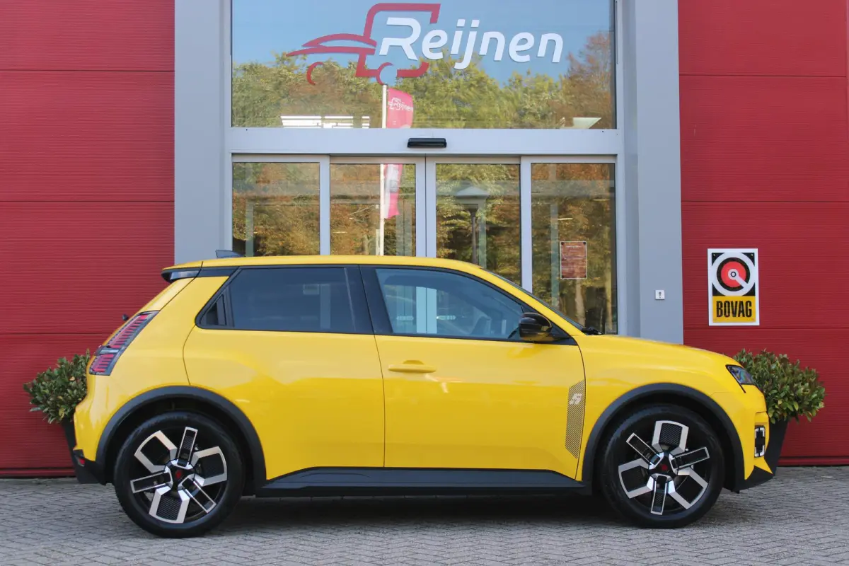 COMFORT RANGE TECHNO 150PK 52 kWh *NIEUWE AUTO!* | PACK WINTER TECHNO: (ELEKTRISCH VERWARMBARE VOORSTOELEN, ELEKTRISCH VERWARMBAAR STUURWIEL, BESTUUDERSSTOEL MET ELEKTRSCH VERSTELBARE LENDES