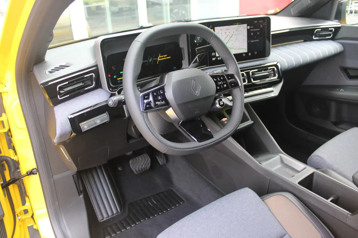 COMFORT RANGE TECHNO 150PK 52 kWh *NIEUWE AUTO!* | PACK WINTER TECHNO: (ELEKTRISCH VERWARMBARE VOORSTOELEN, ELEKTRISCH VERWARMBAAR STUURWIEL, BESTUUDERSSTOEL MET ELEKTRSCH VERSTELBARE LENDES