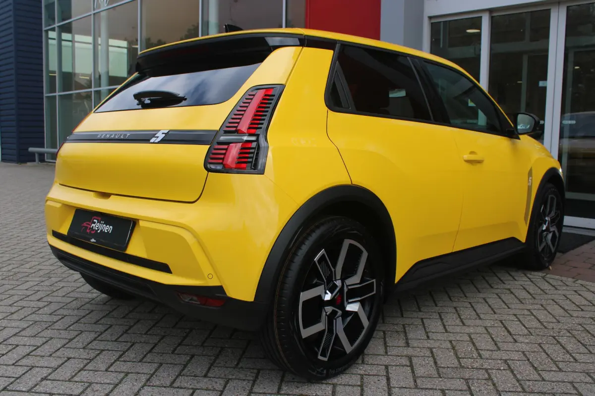 COMFORT RANGE TECHNO 150PK 52 kWh *NIEUWE AUTO!* | PACK WINTER TECHNO: (ELEKTRISCH VERWARMBARE VOORSTOELEN, ELEKTRISCH VERWARMBAAR STUURWIEL, BESTUUDERSSTOEL MET ELEKTRSCH VERSTELBARE LENDES