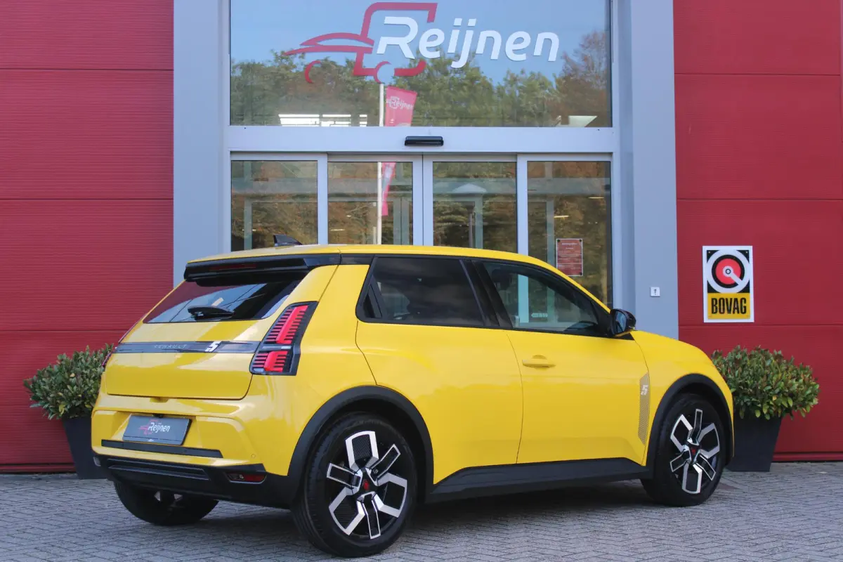 COMFORT RANGE TECHNO 150PK 52 kWh *NIEUWE AUTO!* | PACK WINTER TECHNO: (ELEKTRISCH VERWARMBARE VOORSTOELEN, ELEKTRISCH VERWARMBAAR STUURWIEL, BESTUUDERSSTOEL MET ELEKTRSCH VERSTELBARE LENDES