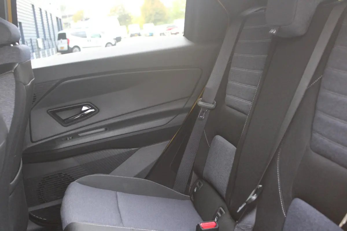 COMFORT RANGE TECHNO 150PK 52 kWh *NIEUWE AUTO!* | PACK WINTER TECHNO: (ELEKTRISCH VERWARMBARE VOORSTOELEN, ELEKTRISCH VERWARMBAAR STUURWIEL, BESTUUDERSSTOEL MET ELEKTRSCH VERSTELBARE LENDES