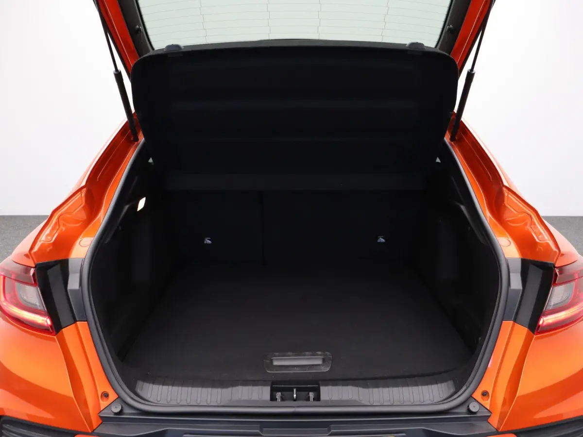 1.6 E-Tech Hybrid 145 R.S. Line | Stoel en stuur verwarming | Climate Control | Navigatie | Lederen bekleding | Elektrisch verstelbare stoel | Apple carplay/Andoid auto |