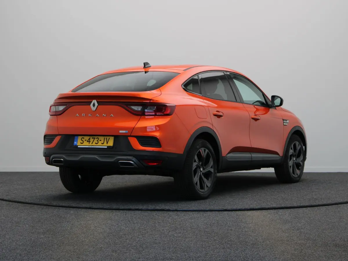 1.6 E-Tech Hybrid 145 R.S. Line | Stoel en stuur verwarming | Climate Control | Navigatie | Lederen bekleding | Elektrisch verstelbare stoel | Apple carplay/Andoid auto |