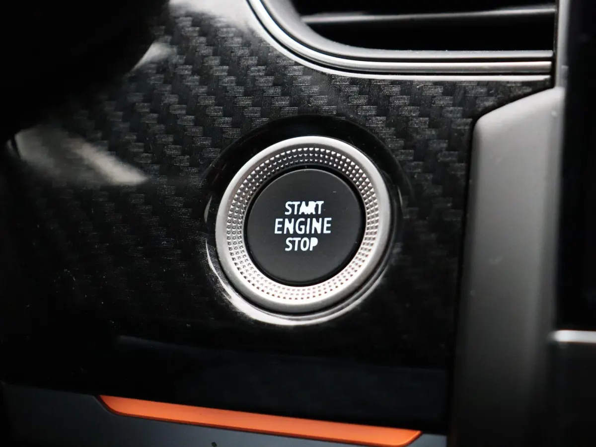 1.6 E-Tech Hybrid 145 R.S. Line | Stoel en stuur verwarming | Climate Control | Navigatie | Lederen bekleding | Elektrisch verstelbare stoel | Apple carplay/Andoid auto |